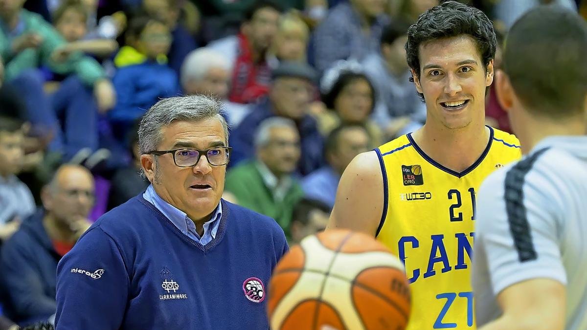 Paco García, en una imagen de archivo durante un partido.-E. M.