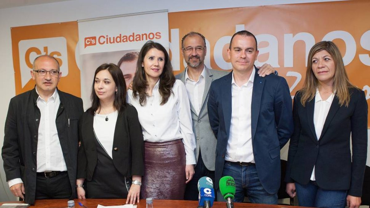 Luis Fuentes, candidato de Ciudadanos a la Presidencia de la Junta de Castilla y León, presenta a Rocío Fernández y Francisco Requejo, que optan por su partido a las Cortes y al Ayuntamiento de Zamora-Ical