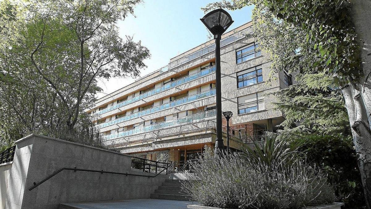 Fachada de la residencia de mayores Cardenal Marcelo de Valladolid, gestionada por la Diputación Provincial.