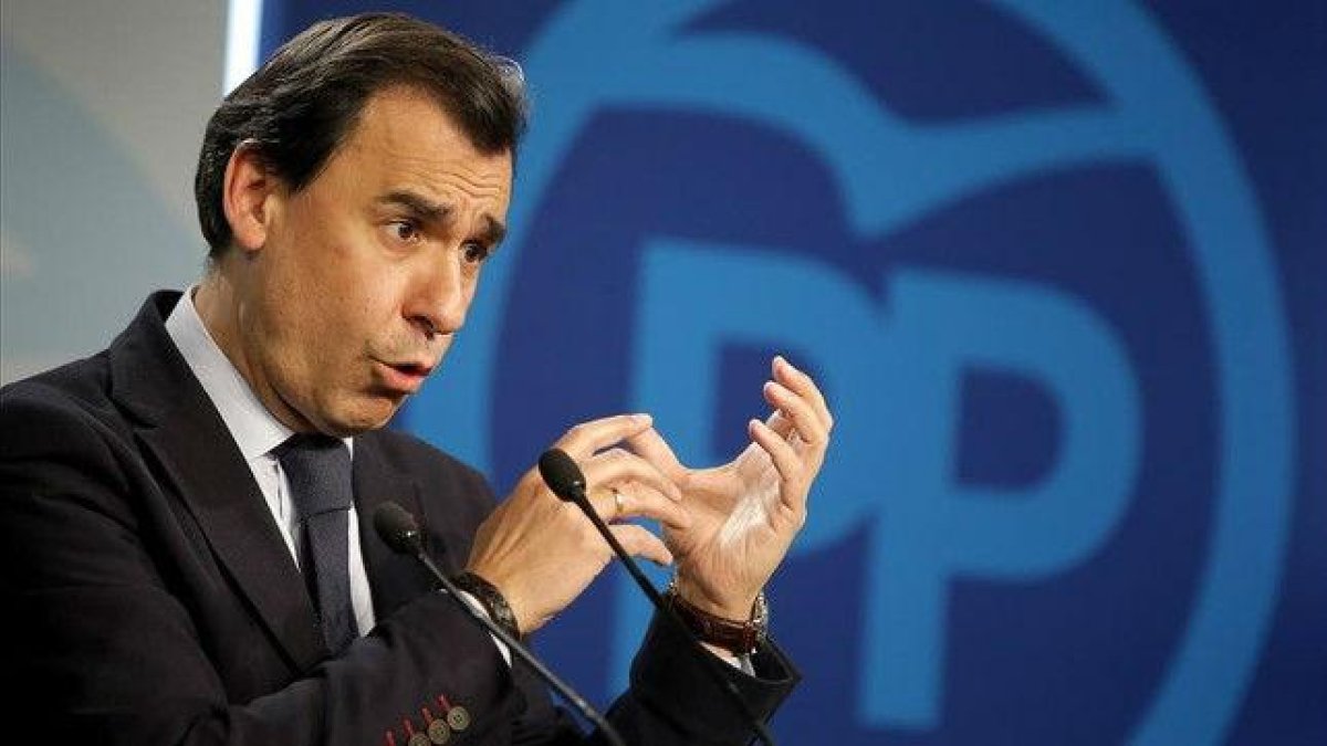 El vicesecretario de organización del PP, Fernando Martínez-Maillo, este lunes en rueda de prensa.-JOSE LUIS ROCA