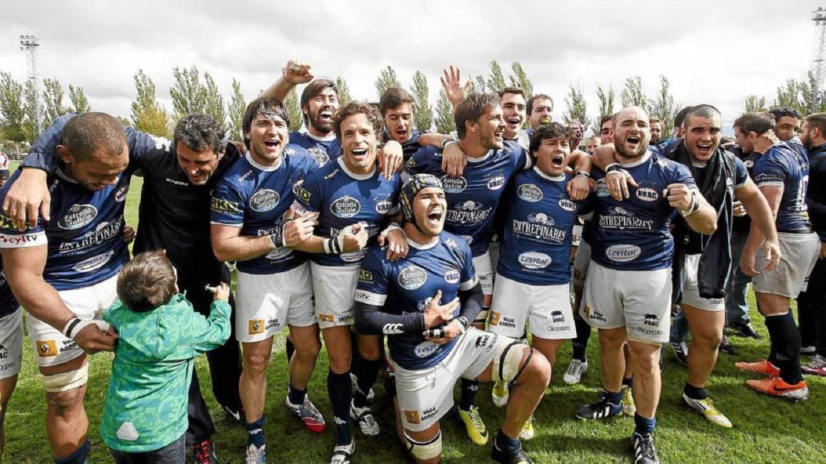 Los jugadores del VRACcelebran la victoria en la Copa Ibérica-P. REQUEJO