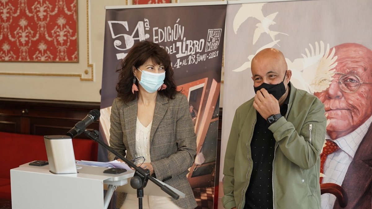 Ana Redondo y Miguel Hernández, ayer, en el Círculo de Recreo de Valladolid. | ICAL