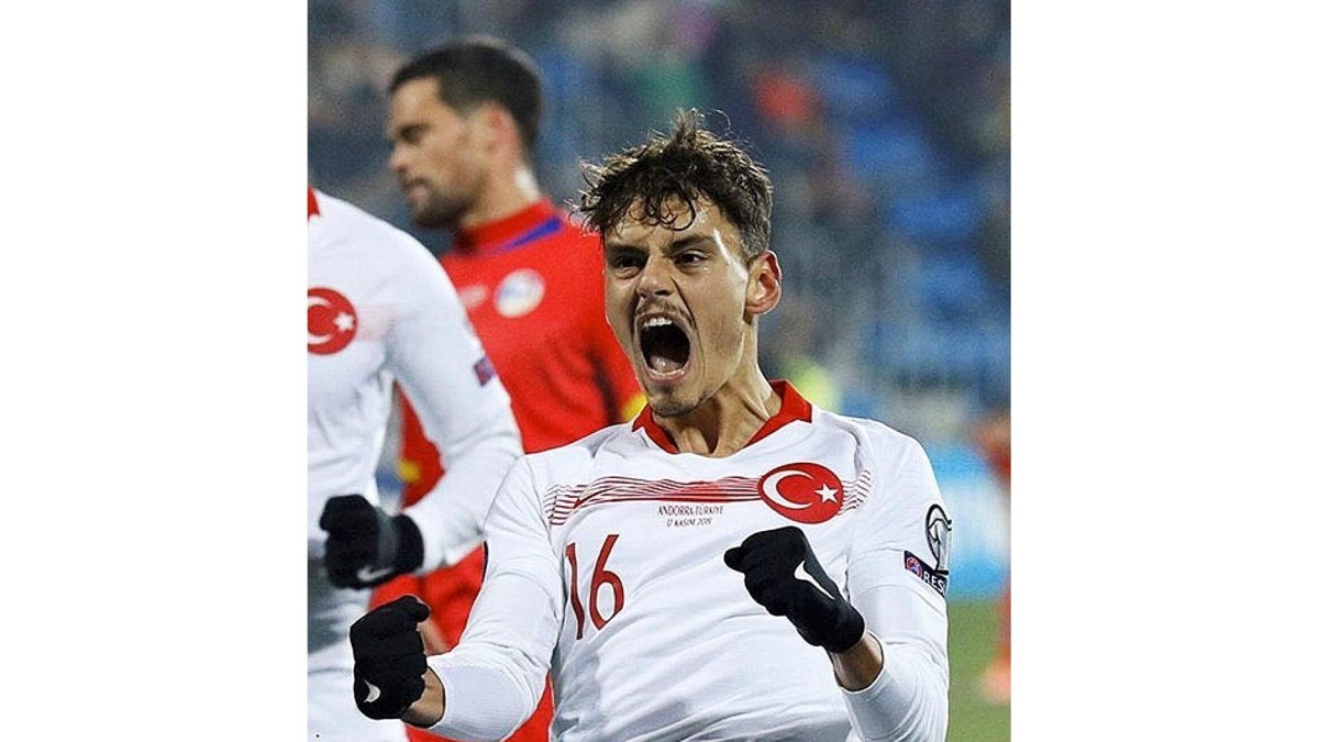 Enes Ünal celebra uno de los tantos logrados con Turquía.-EL MUNDO