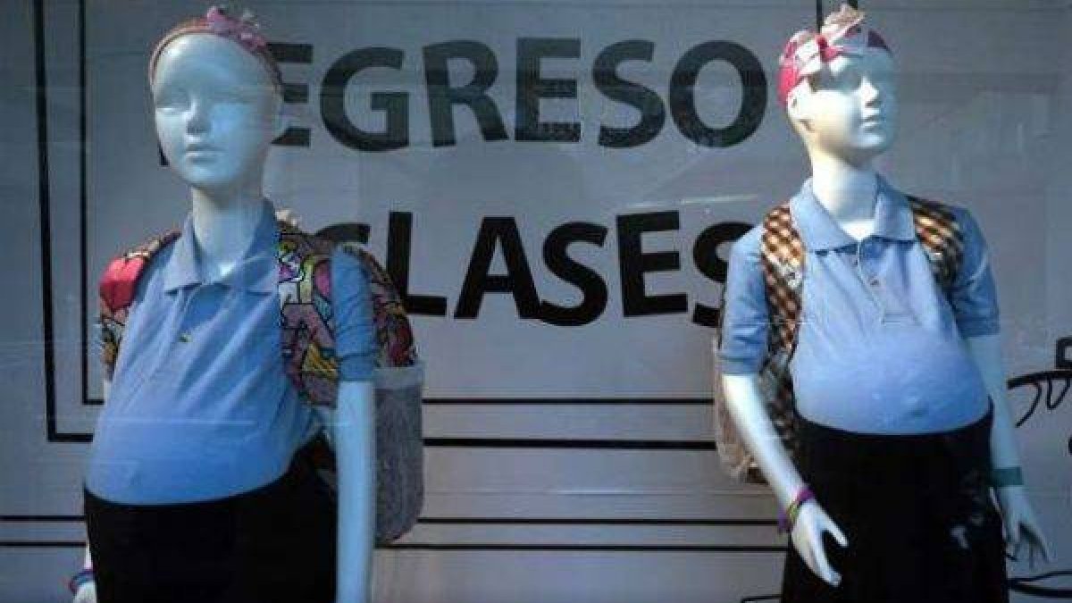 Los maniquís de niñas embarazadas que han levantado la polémica en Venezuela.-Foto: AFP