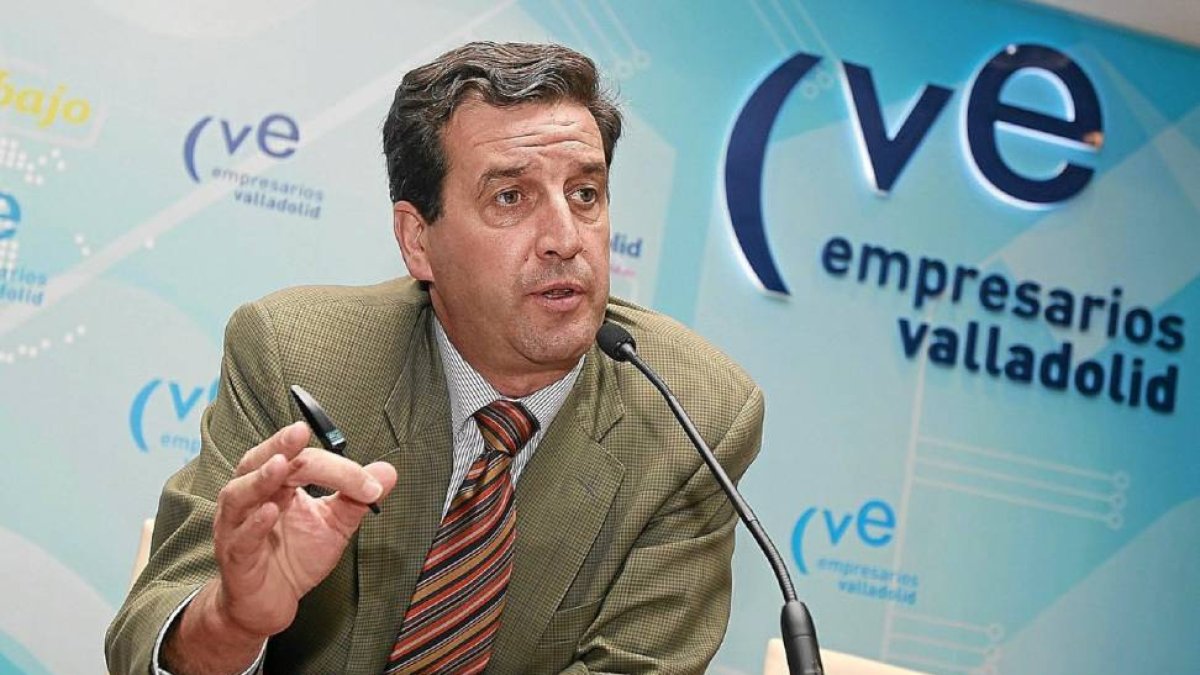 José Antonio de Pedro, en una rueda de prensa en la sede de la CVE-J.M.Lostau