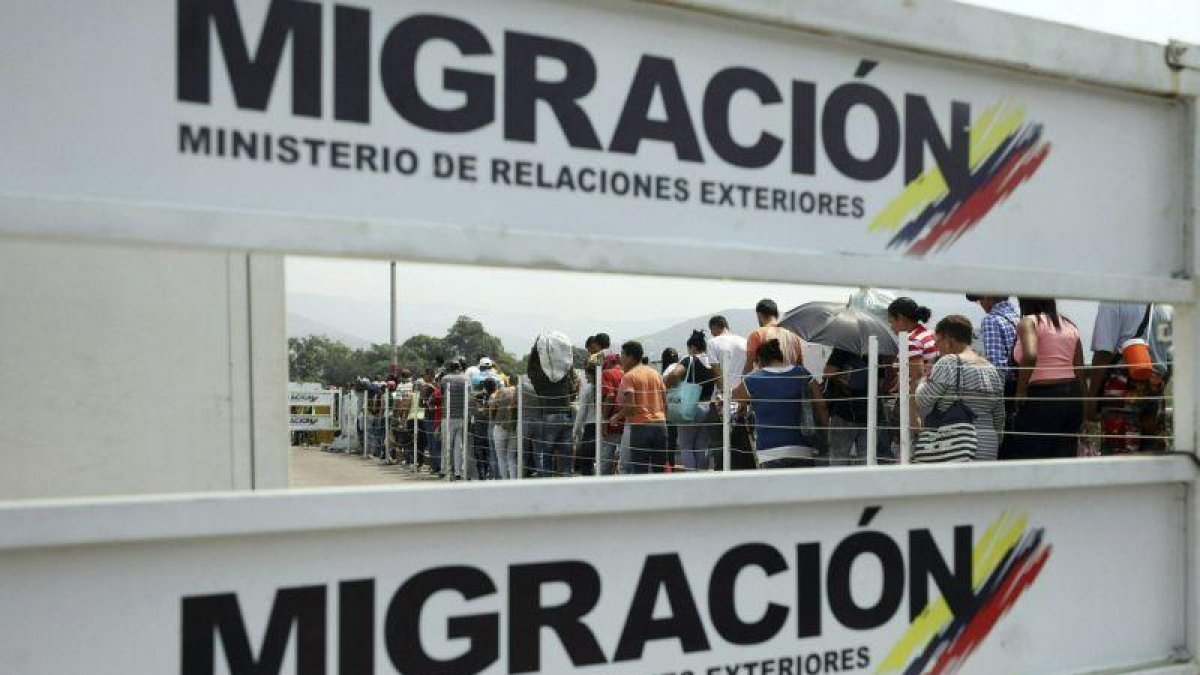 Según cifras de la Organización Internacional de las Migraciones (OIM), el número de refugiados y migrantes venezolanos en el mundo ha alcanzado los tres millones.-AP