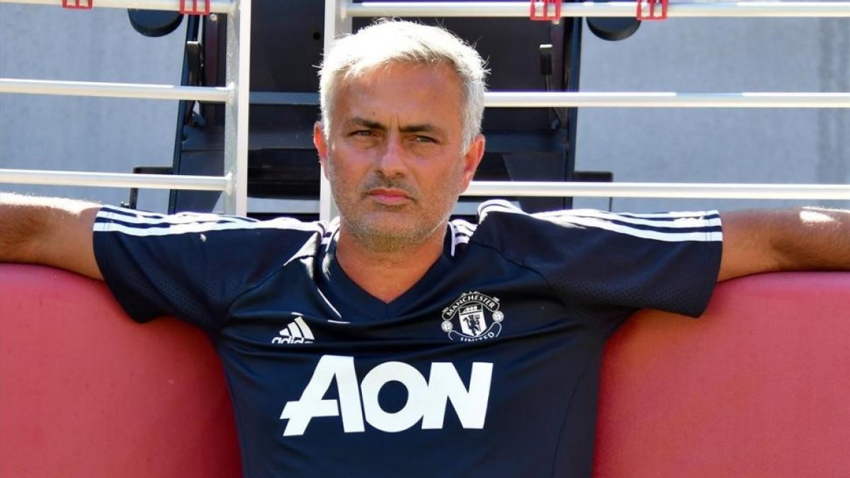 Mourinho, en un partido del United en Santa Clara, durante la gira de EEUU-REUTERS / ALAN GRETH