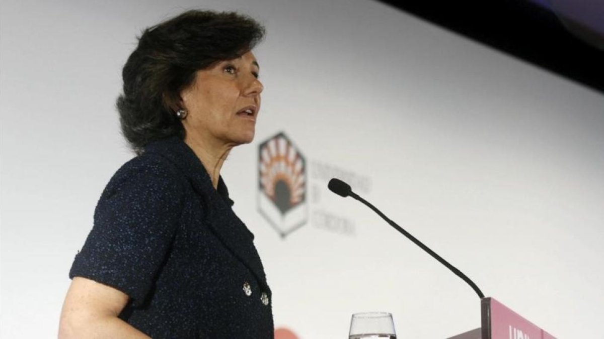 Ana Botín, durante su intervención en la junta general de accionistas de Universia celebrada en  Córdoba.-EFE