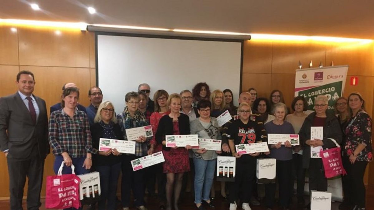 Organizadores y ganadores de la campaña ‘El comercio da vida a tu ciudad.-E.M.