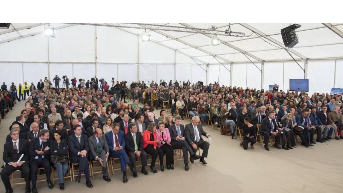 Acto de colocación de la primera piedra de la nueva fábrica de Campofrío, que reemplazará a la antigua planta incendiada el 16 de noviembre de 2014.-Ical