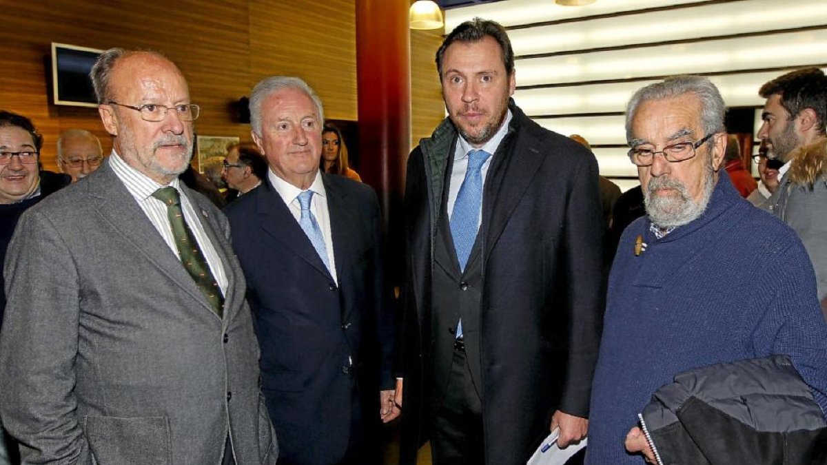 Francisco Javier León de la Riva, Alfredo Blanco, Manuel Sánchez.-E. M.