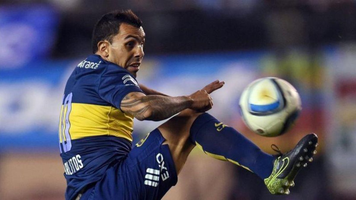 Tévez, en un partido con el Boca Júniors.-EFE / JUAN IGNACIO RONCORONI