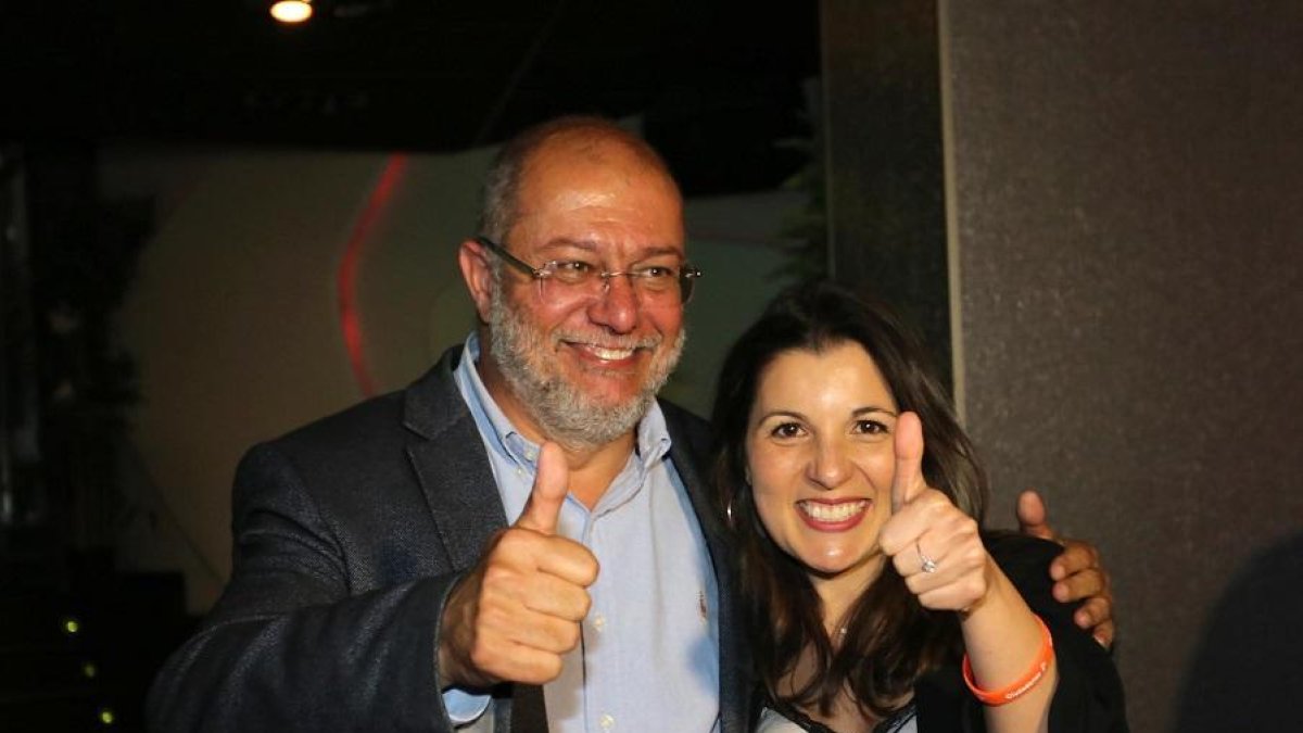 Número uno al Congreso de Ciudadanos por Valladolid, Soraya Mayo, y el candidato de este partido a la Presidencia de la Junta, Francisco Igea, celebran los resultados de esta formación política en las elecciones generales-ICAL