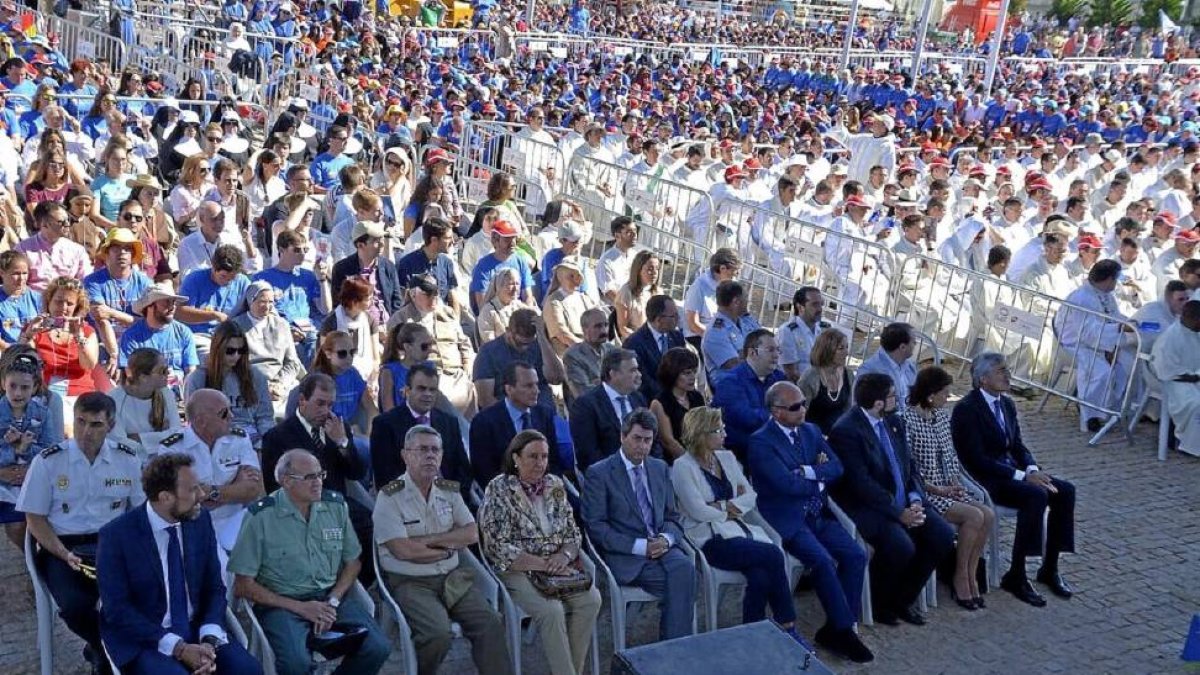 Auotirades y participantes asistentes al Encuentro de Jóvenes en Ávila.-El Mundo