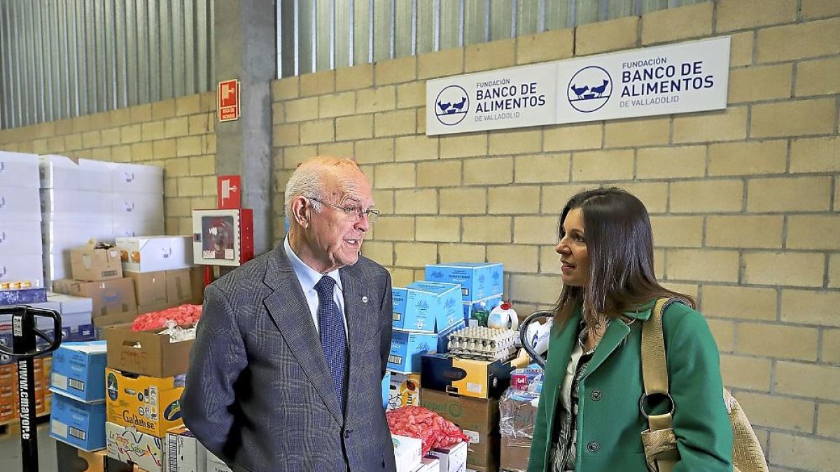 Soraya Mayo durante su visita al Banco de Alimentos.-ICAL