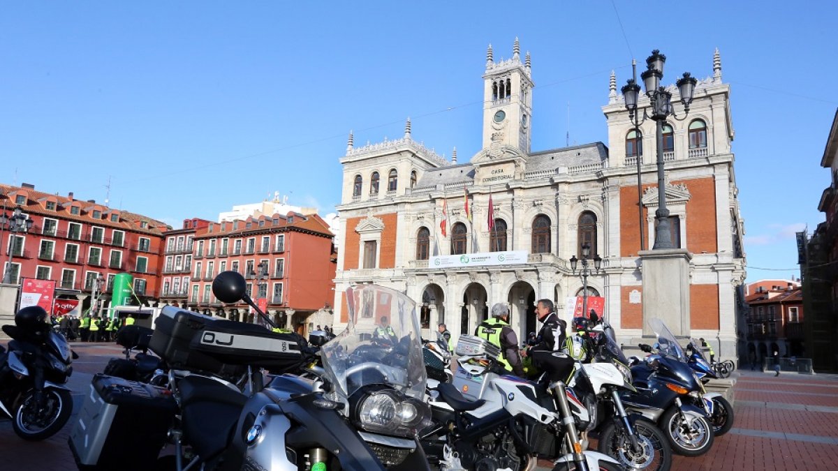 Salida neutralizada del Desafío Motero 'Retour' en Valladolid.- ICAL