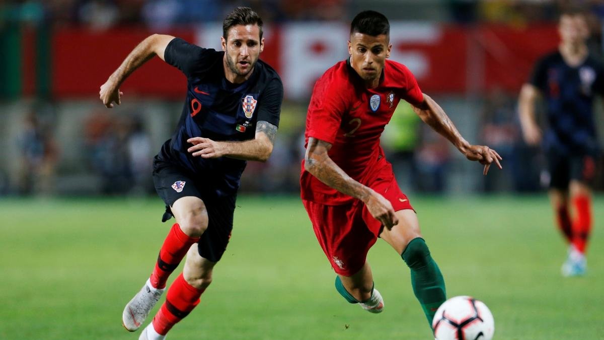En la imagen, Cop junto al luso Cancelo.-PEDRO NUNES / REUTERS