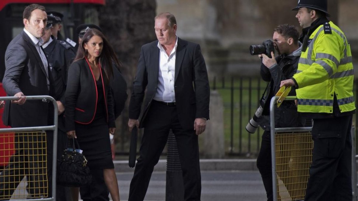 Gina Miller, la empresaria que pidió ante la justicia que el Parlamento avalara el 'brexit', llega a la última audiencia en Londres.-JUSTIN TALLIS / AFP /JUSTIN TALLIS