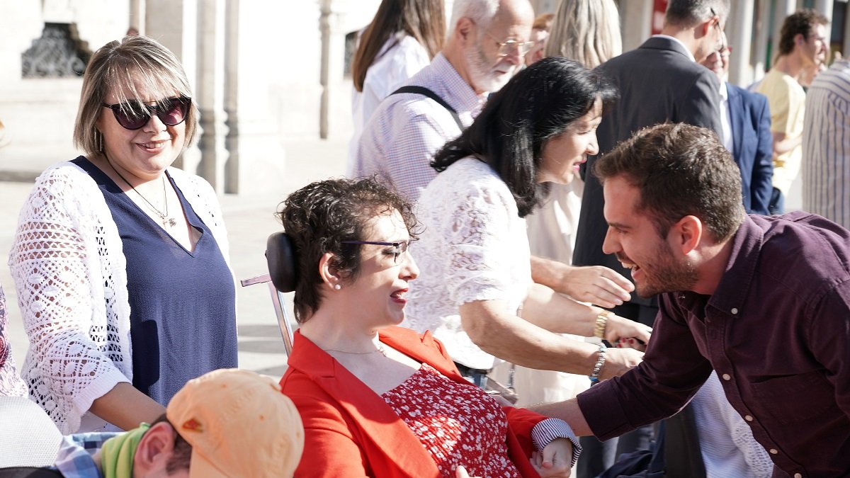 Celebración del Día Mundial de la Parálisis Cerebral en la Plaza Mayor de Valladolid.- ICAL