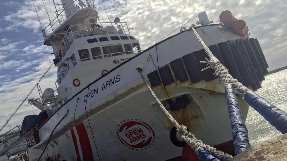 El barco de Proactiva Open Arms en el puerto de Pozzallo.-/ ALESSIO TRICANI