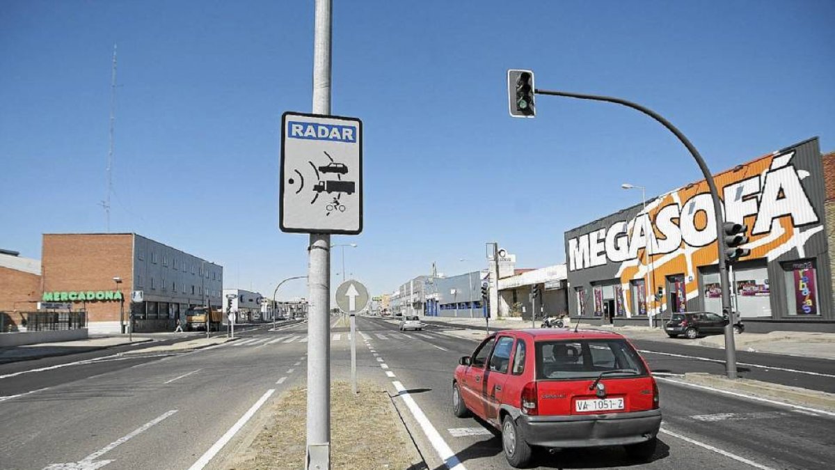 Señal indicativa del radar instalado en la Avenida de Burgos-El Mundo