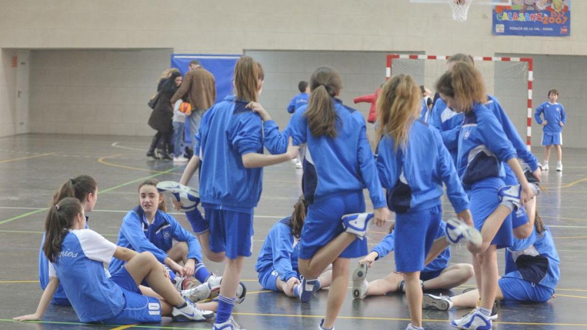 Deporte escolar en una imagen de archivo.- E.M.