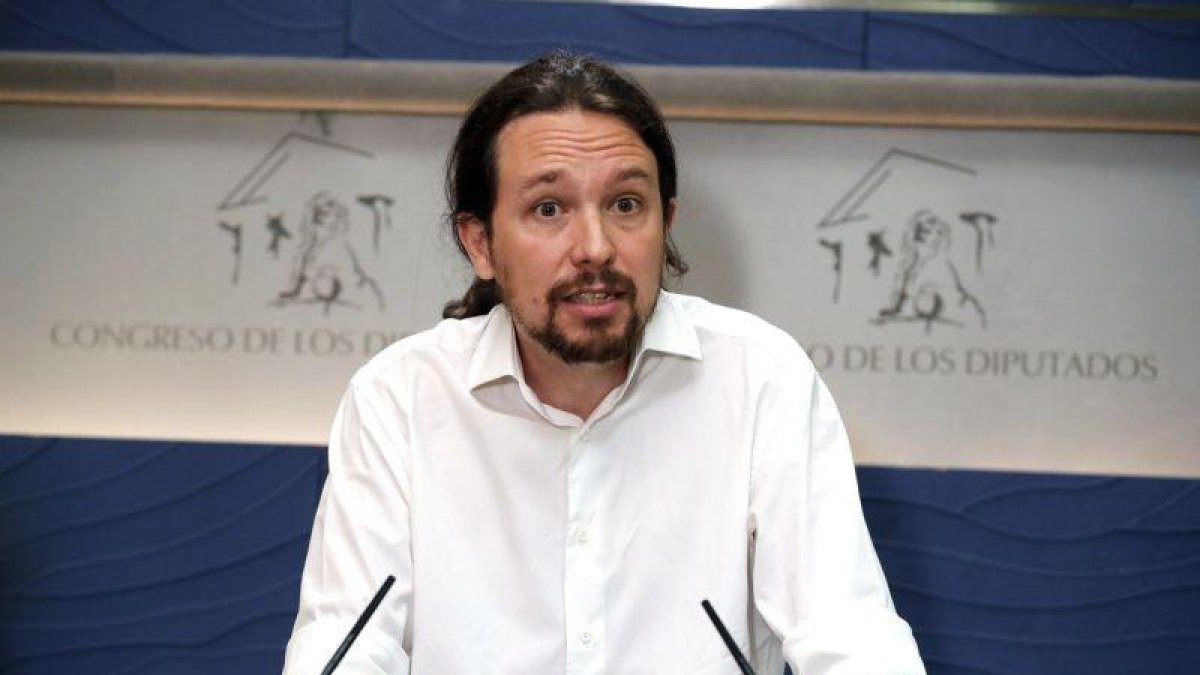 El líder de Podemos, Pablo Iglesias, durante una rueda de prensa.-ANGEL DIAZ (EFE)