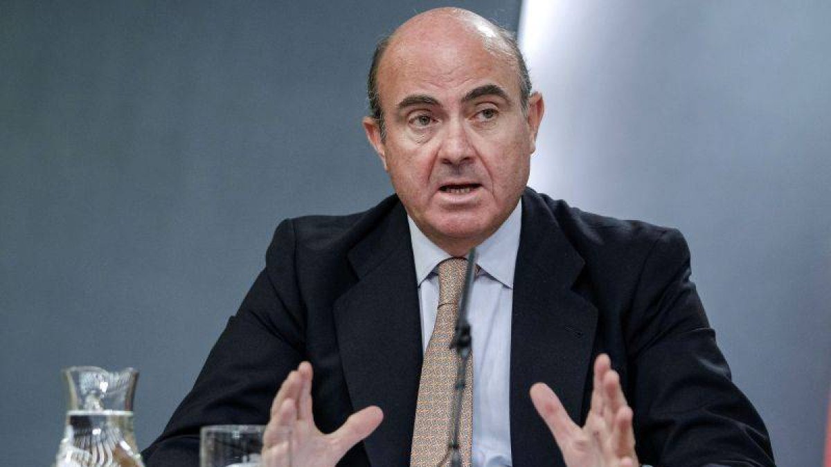 El ministro de Economía y Competitividad, Luis de Guindos, durante una rueda de prensa.-Foto: EFE