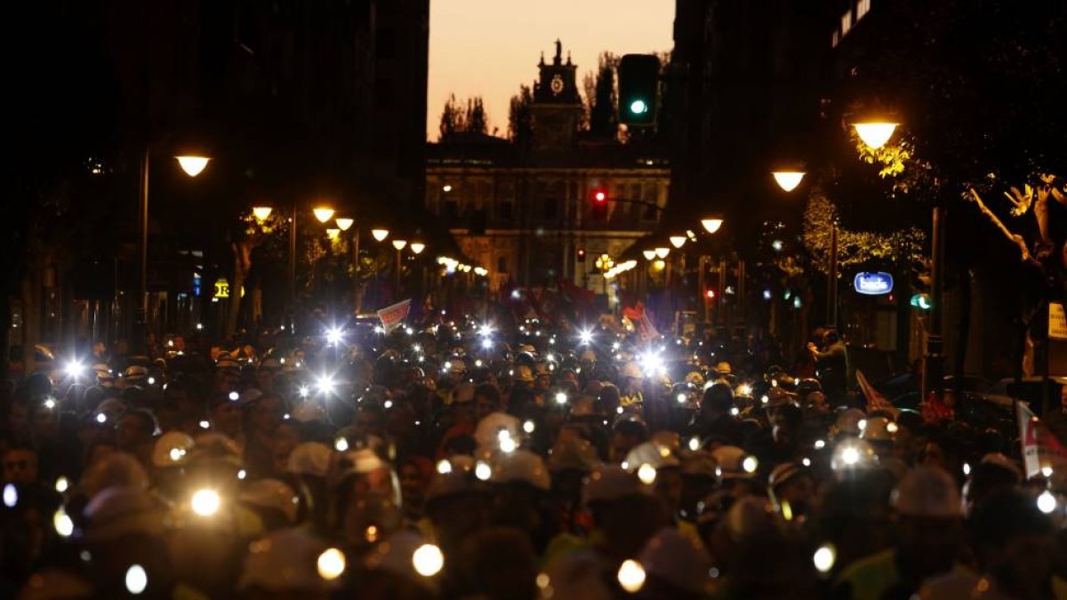 Manifestación nocturna de mineros en León para reclamar una solución a la crisis del sector-ICAL