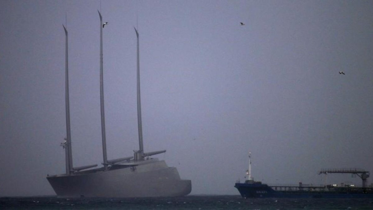 El yate a vela mas grande del mundo, el  Sailing Yatch A, retenido en Gibraltar.-CARRASCO RAGEL