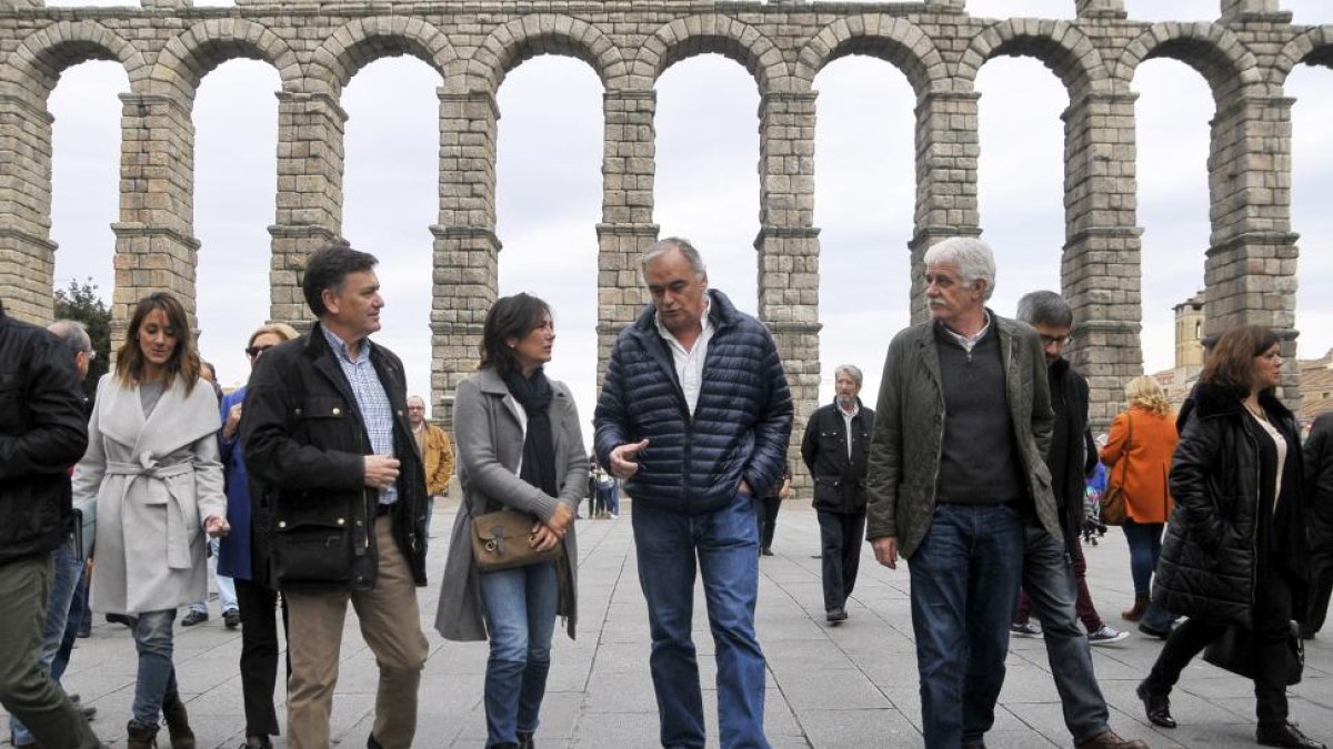 El eurodiputado y portavoz del PP en el Parlamento Europeo, Esteban González Pons, visita Segovia para acompañar a los candidatos de esta provincia en la penúltima jornada de campaña-ICAL