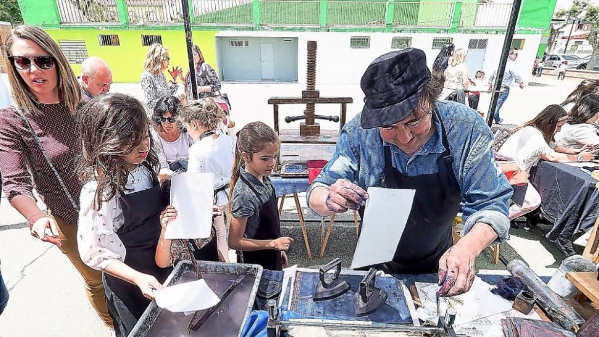 Uno de los talleres infantiles celebrados ayer en Pedrajas.-PABLO REQUEJO / PHOTOGENIC