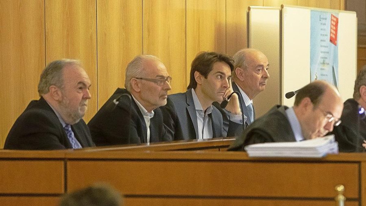 M.Á. Rodríguez Patín; Antonio Samaniego; Luis Javier Samaniego y Luis Alberto Samaniego, durante el juicio.-J. M. LOSTAU
