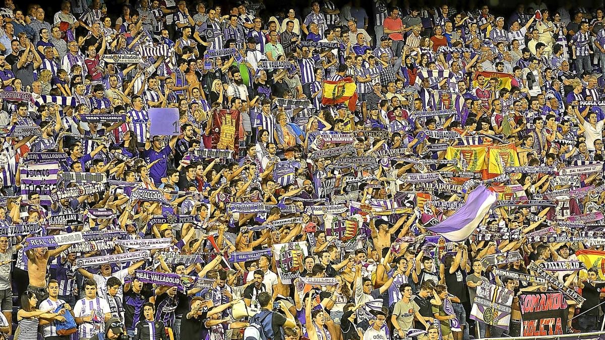 Grada del estadio José Zorrilla completamente repleta en el partido del ascenso frente al Numancia.-J.M. LOSTAU