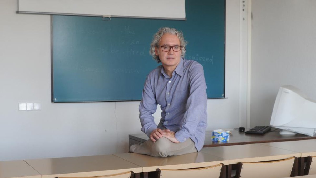 José Luis González, coordinador del proyecto, en las instalaciones de la Facultad de Educación de la Universidad de Burgos.-ISRAEL L. MURILLO
