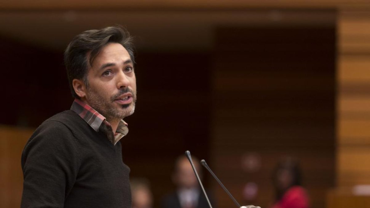 Imagen de archivo del procurador por el grupo Podemos en las Cortes de Castilla y León, Carlos Eduardo Chávez Muñoz.-ICAL