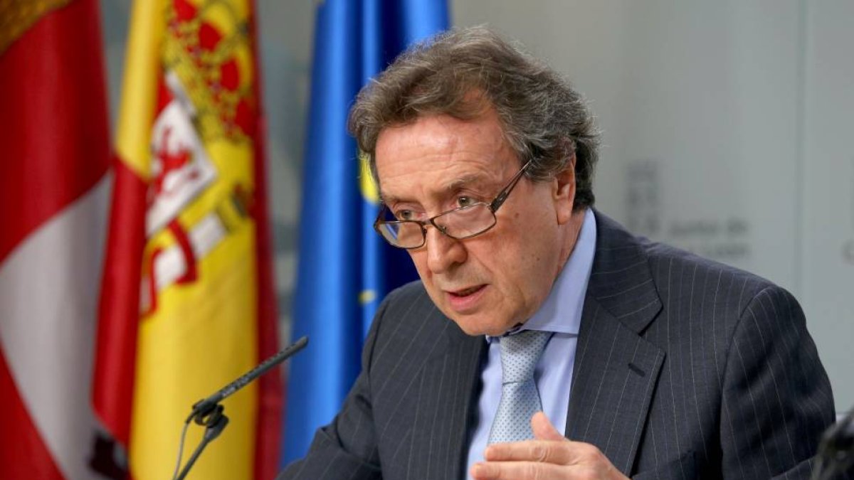 El consejero de la Presidencia y portavoz de la Junta en funciones, José Antonio de Santiago, durante la rueda de prensa posterior al Consejo de Gobierno de Castilla y León-Ical