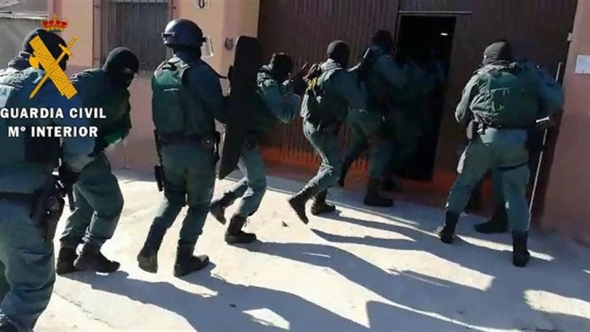 -GUARDIA CIVIL
