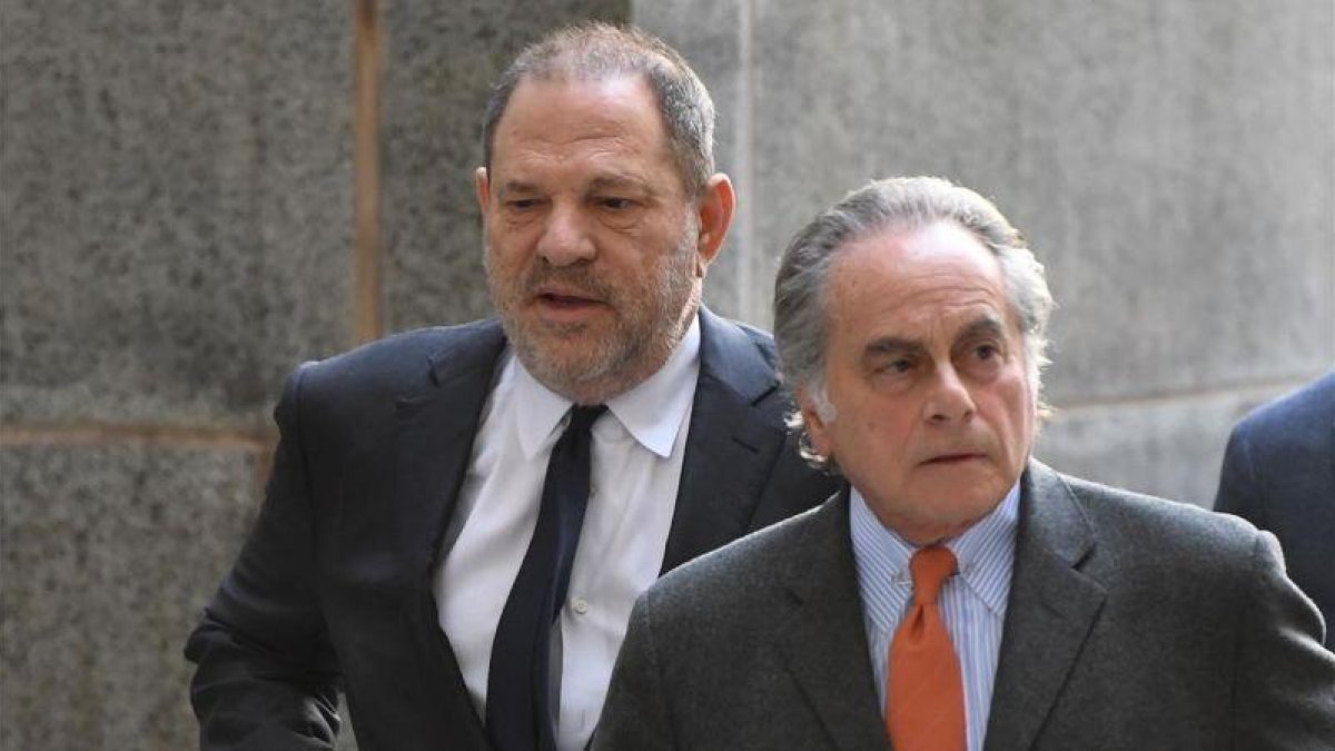 Harvey Weinstein (izquierda), en Nueva York con Benjamin Brafman.-TIMOTHY A. CLARY (AFP)