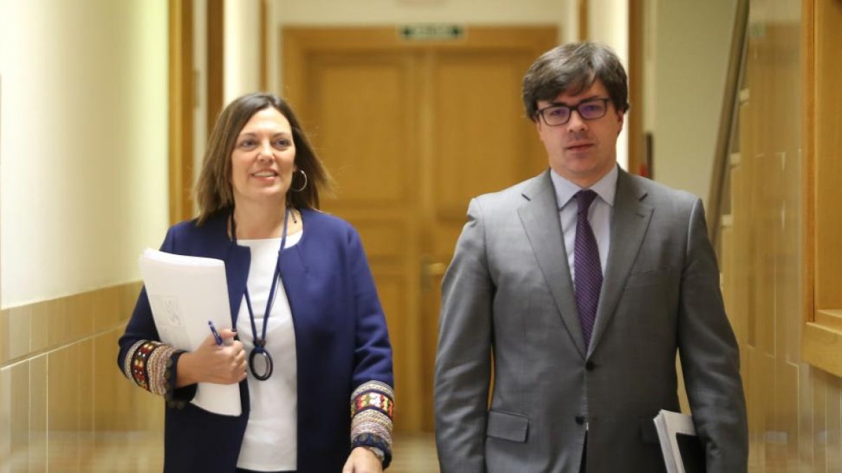 La consejera de Agricultura y Ganadería y portavoz de la Junta, Milagros Marcos, comparece tras la reunión del Consejo de Gobierno. Junto a ella, el director general de Comunicación, Alejandro Salgado-ICAL