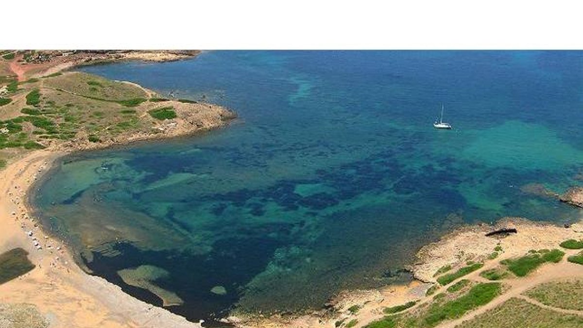 Imagen de archivo de la playa de Cavalleria, en Es Mercadal (Menorca).-