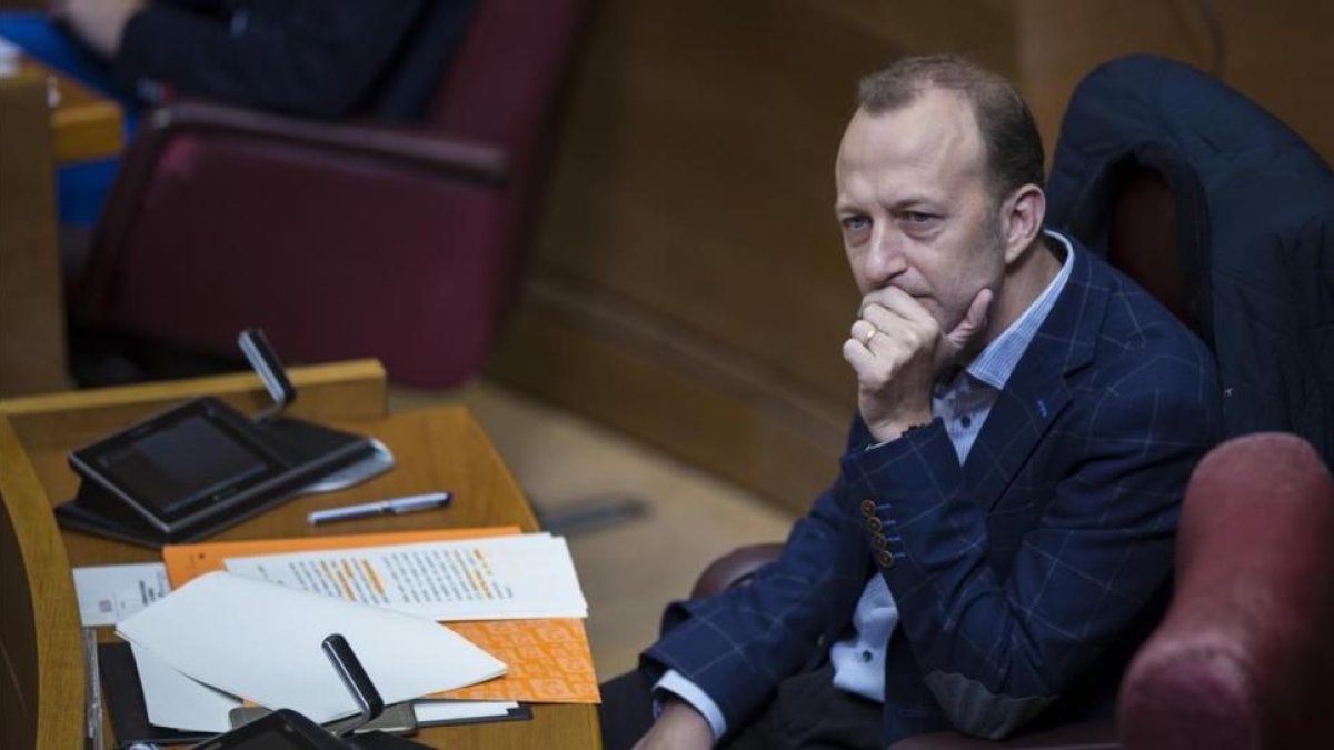 Alexis Marí, en su escaño en el Parlamento valenciano.-MIGUEL LORENZO