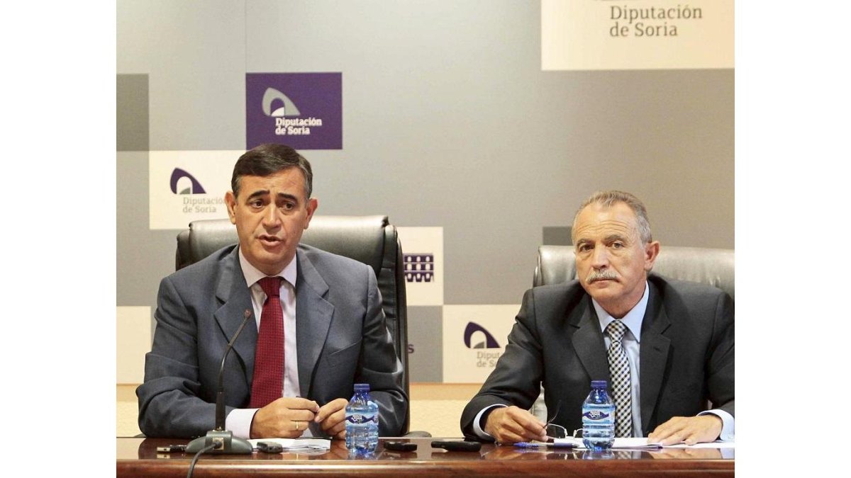 Antonio Pardo y José Antonio de Miguel durante un acto en la Diputación de Soria.-LUIS ÁNGEL TEJEDOR