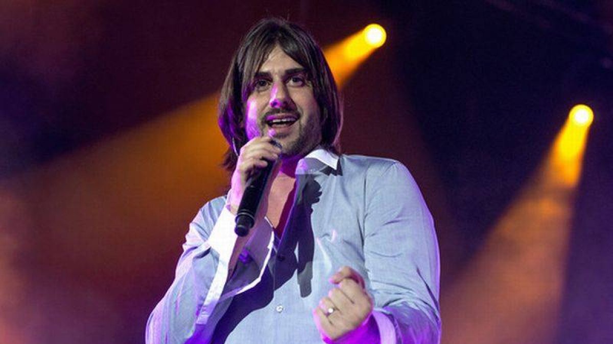 Melendi, durante una actuación en octubre del 2013.-Foto: FERRAN SENDRA