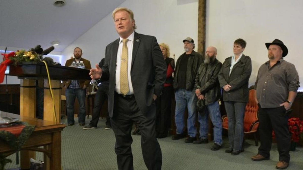 El congresista de Kentucky Dan Johnson en una de sus últimas apariciones antes de suicidarse.-/ TIMOTHY D. EASLEY / AP