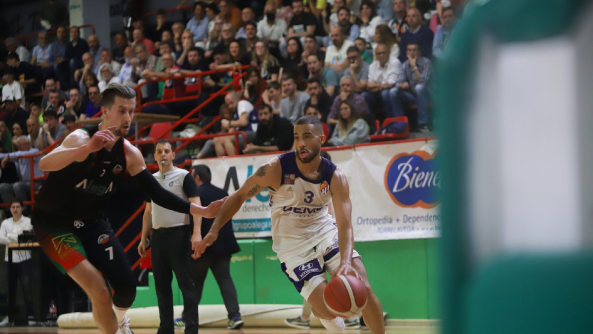 Grupo Alega Cantabria - UEMC RV Baloncesto. / LOF
