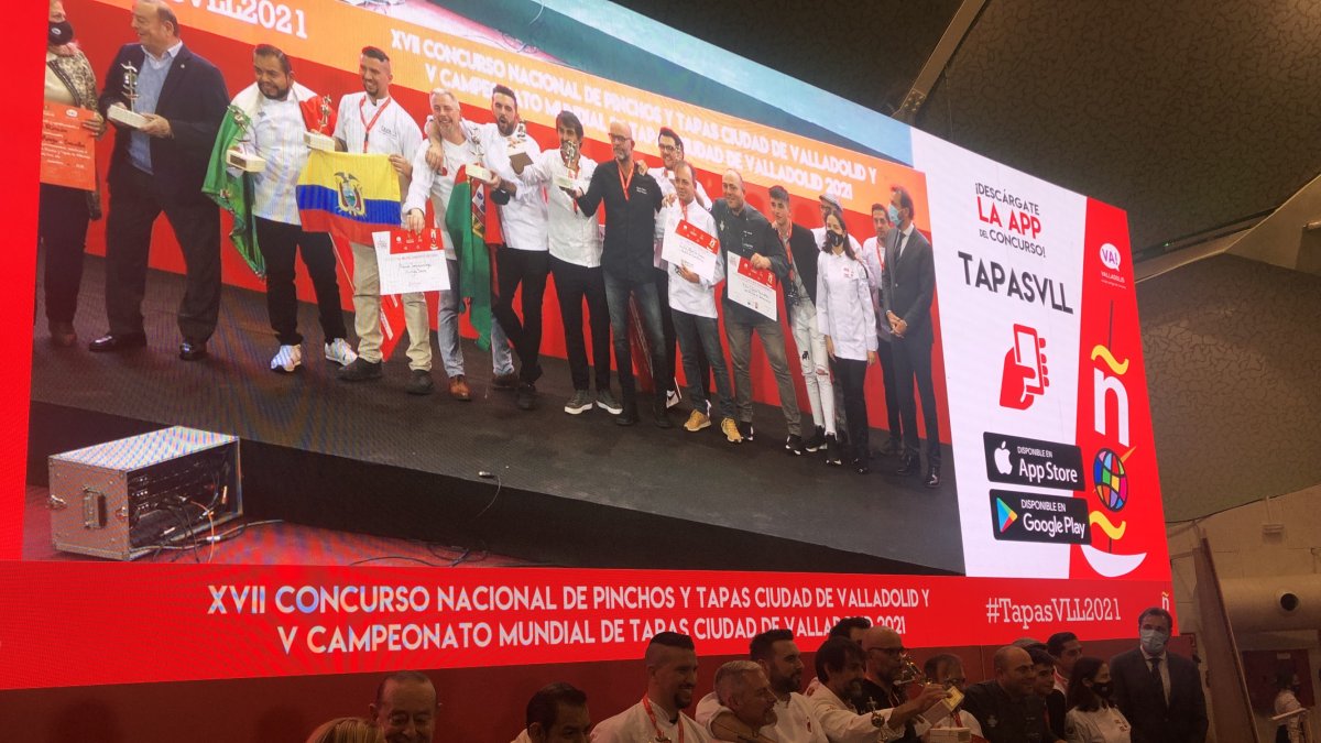 Foto de familia de los premiados.