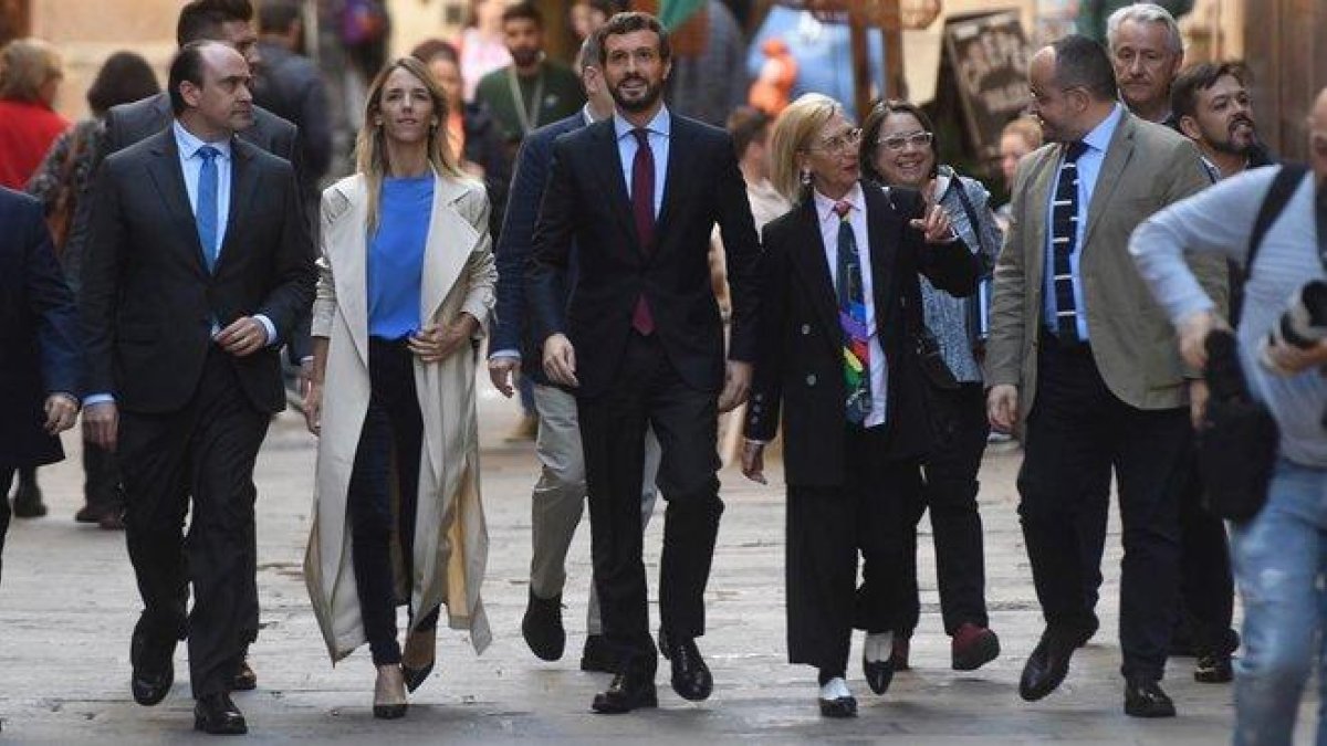 Pablo Casado,  Cayetana Álvarez de Toledo y Rosa Diez antes del acto PP en el salon del Tinell-JORDI COTRINA