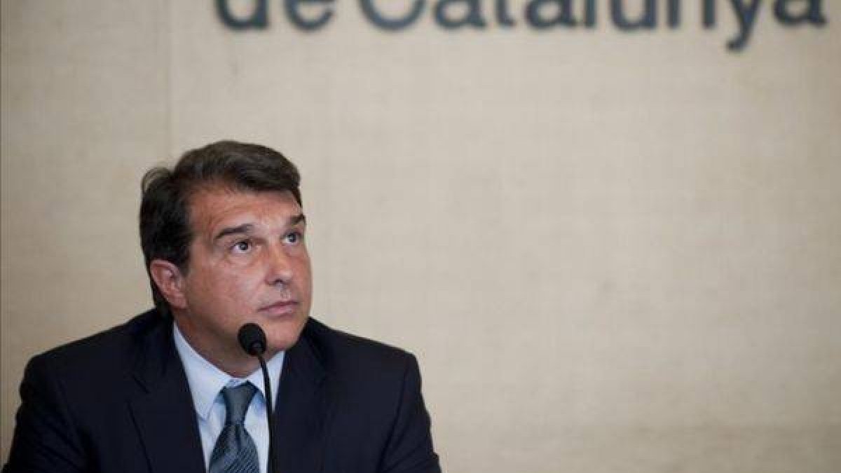 Laporta durante una rueda de prensa.-Foto: JORDI COTRINA