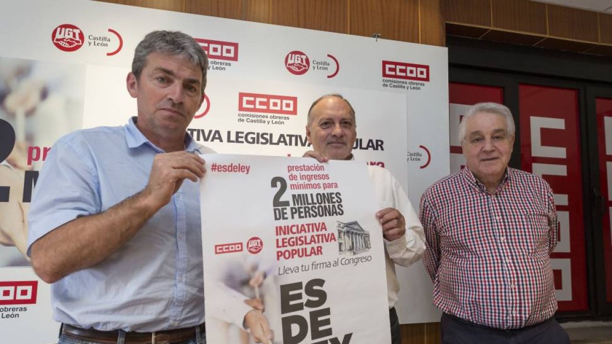 De I a D; Luis Fernádez Gamazo, Secretario de Organización y Comunicación de CCOO, Faustino Temprano, secretario de Organización y Tesorería de UGT y Fernando Fernández Alonso, secretario provincial ejecutivo de UGT Valladolid.-ICAL